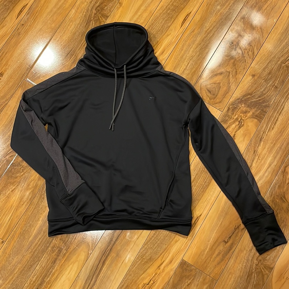 Women’s medium featherlight funnel neck under armour Sweatshirt